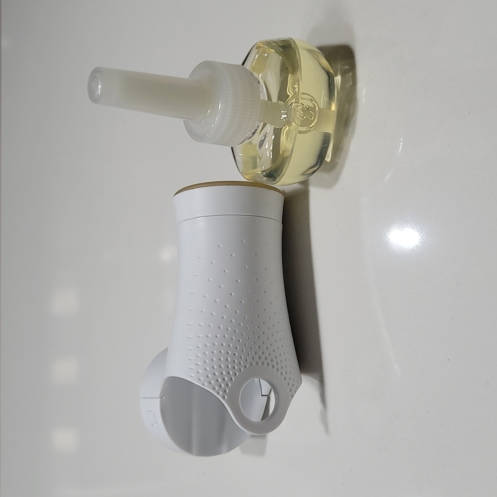 Brand New, Never Used Glade Plug-In
